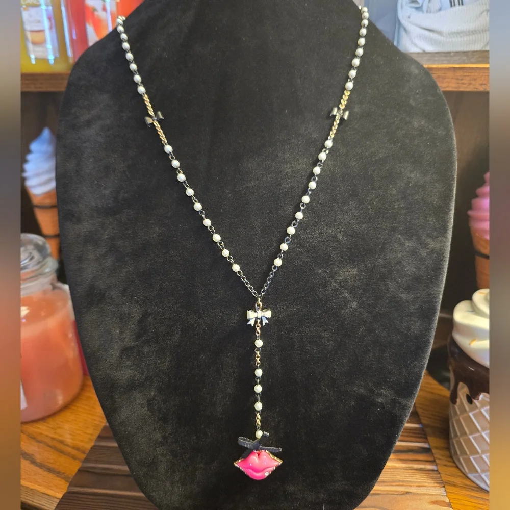 Betsey Johnson First Date Kiss Lips Necklace! Vintage NWT! - Picture 16 of 16